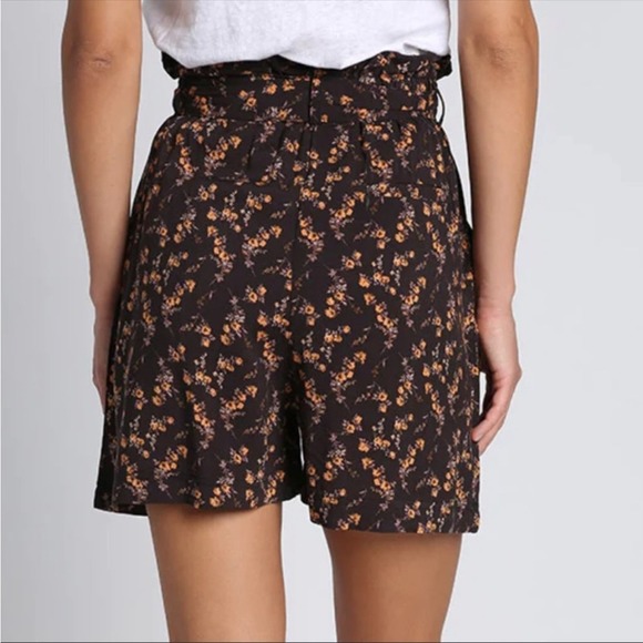 Jachs Girlfriend Floral Paper Bag High Waist Pull On Culotte Shorts NWT - Picture 2 of 16